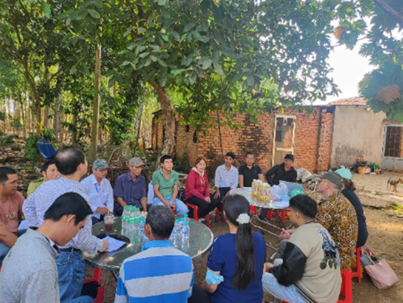 Strengthening the practice of using personal protective equipment (PPE) for wildlife farming in Vinh Cuu district, Dong Nai province.